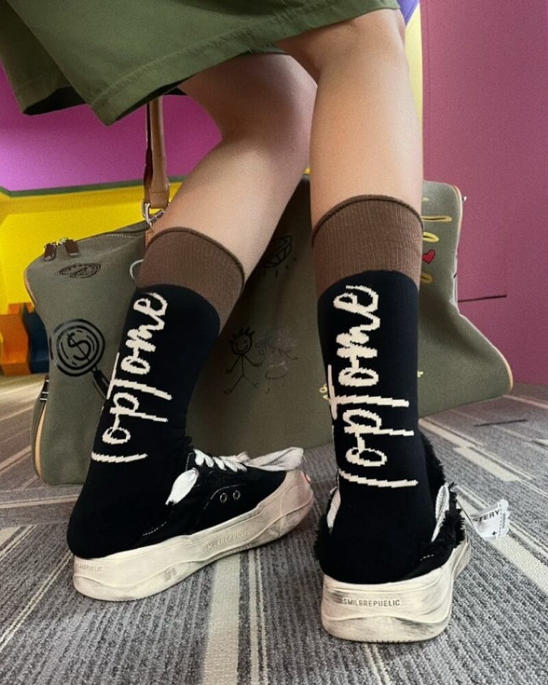 NURO Color-Block Heel Letter Crew Socks for Women and Men