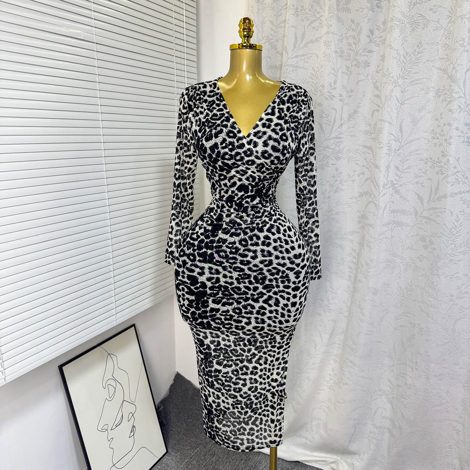 NURO Leopard Print V-Neck Long Sleeve Bodycon Dress with High Slit