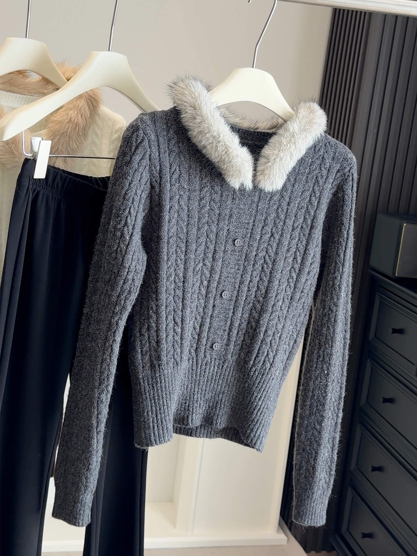 NURO Women's Detachable Faux Fur Collar Cable Knit Sweater, Christmas Red Winter Pullover for Cozy Casual Wear