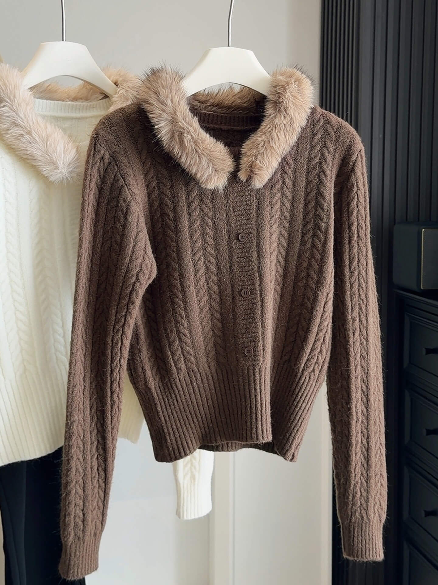 NURO Women's Detachable Faux Fur Collar Cable Knit Sweater, Christmas Red Winter Pullover for Cozy Casual Wear