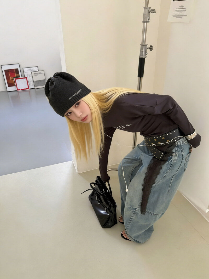 NURO Women's Distressed Patchwork Jeans, Baggy Wide Leg Cargo Pants with Asymmetrical Hem, Vintage Washed Streetwear Denim in Blue and Black