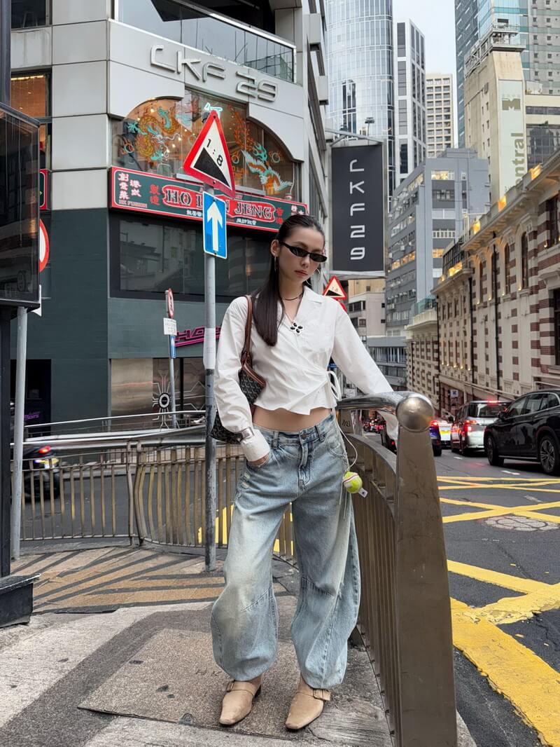 NURO Women's Distressed Wide Leg Jeans, Curved Hem Baggy Denim Pants with Destroyed Details, Vintage Wash Light Blue Streetwear