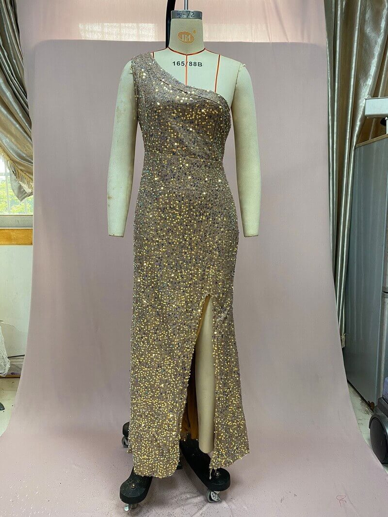 NURO Women's Elegant High-Slit Halterneck Evening Dress with Sequin Embellishment - Midi Bodycon Party Dress for Formal Occasions