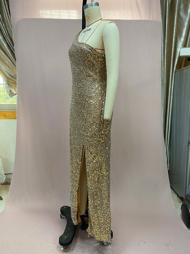 NURO Women's Elegant High-Slit Halterneck Evening Dress with Sequin Embellishment - Midi Bodycon Party Dress for Formal Occasions