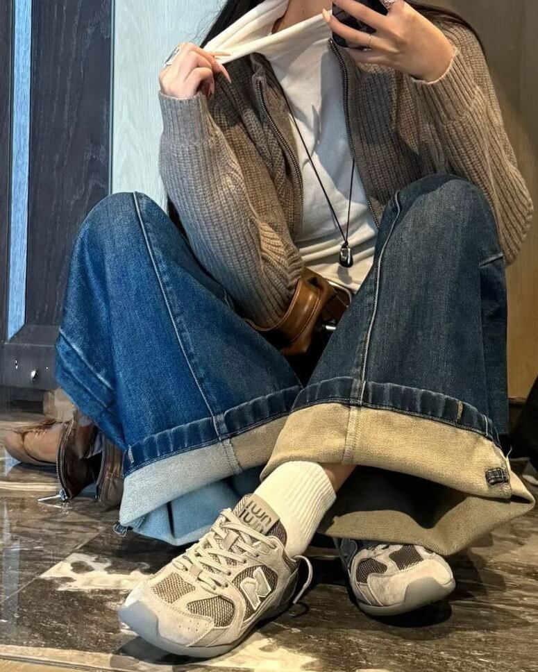 NURO Women's High Waist Flared Wide Leg Jeans, Fleece Lined Denim Pants for Winter Comfort