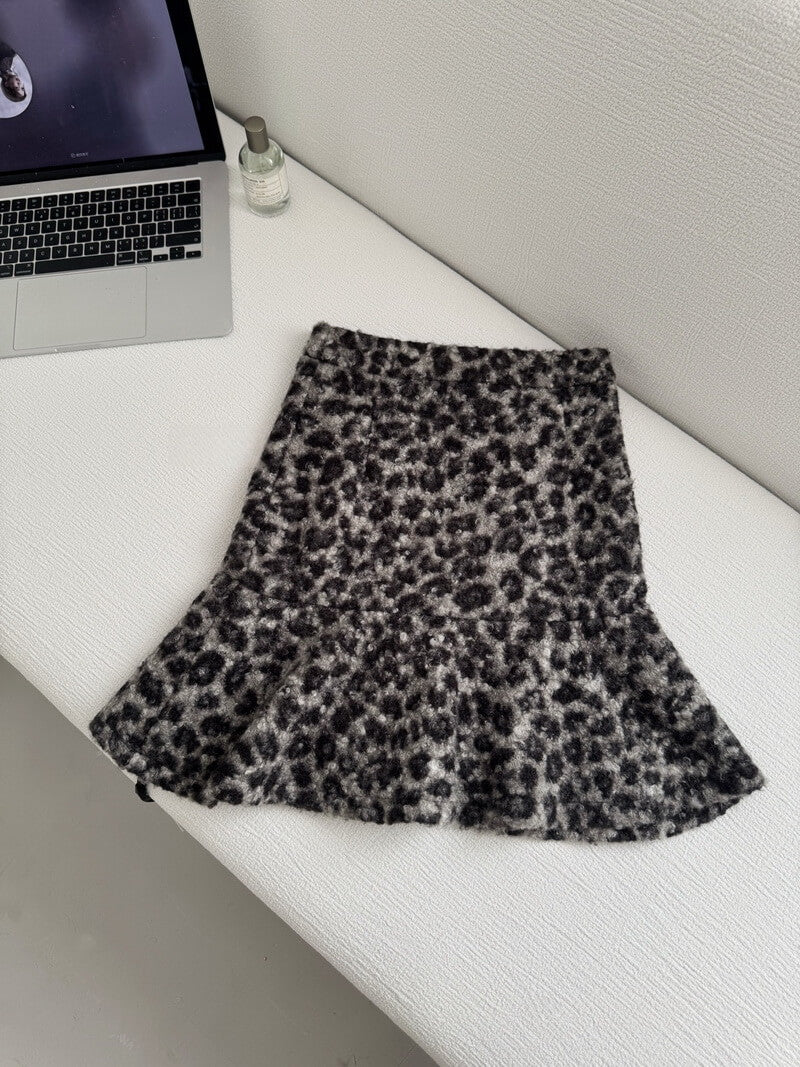 NURO Women's Retro Plaid Wool Blend Midi Skirt - Flared Fish Tail Hem, Thick Winter A-Line Skirt with Gather Details