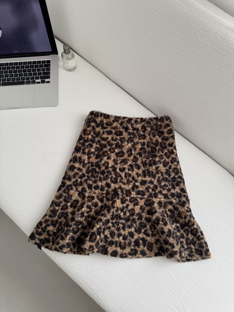 NURO Women's Retro Plaid Wool Blend Midi Skirt - Flared Fish Tail Hem, Thick Winter A-Line Skirt with Gather Details